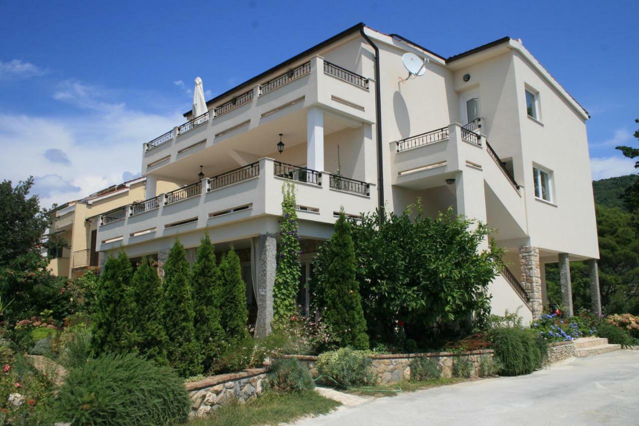 Apartment Aria Banjol Luaran gambar