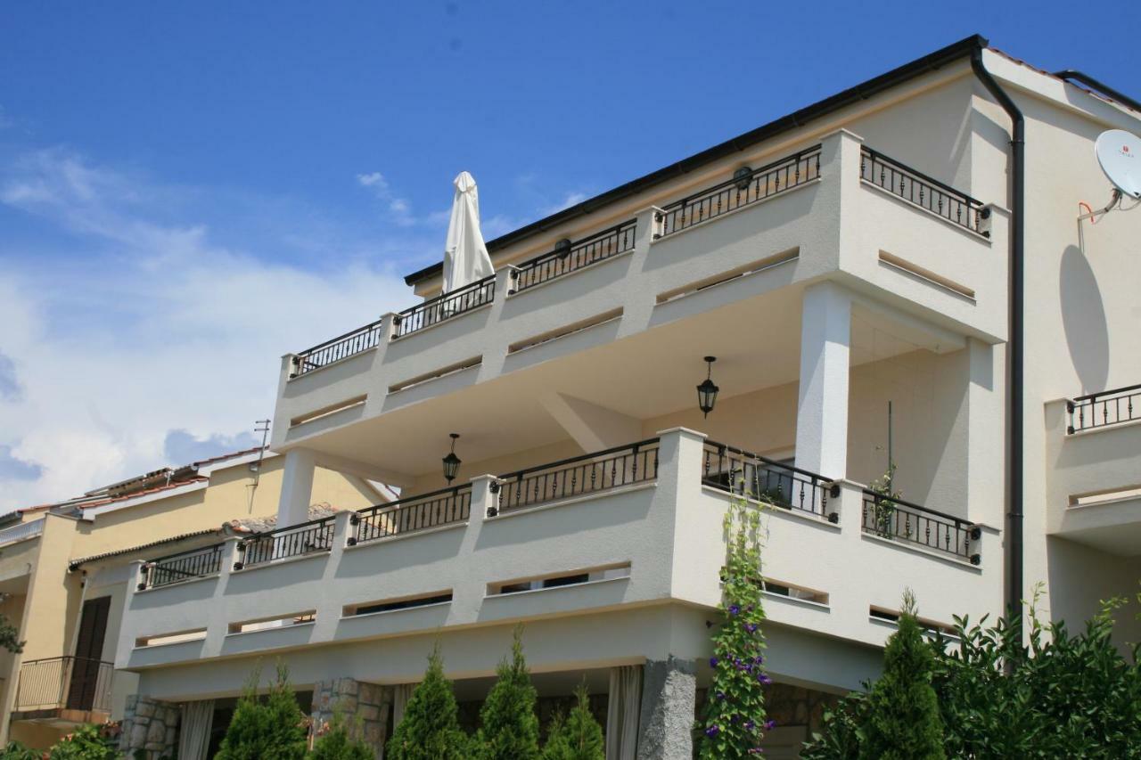 Apartment Aria Banjol Luaran gambar